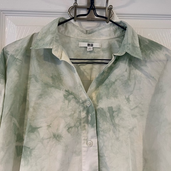 Uniqlo shirt - Picture 3 of 6